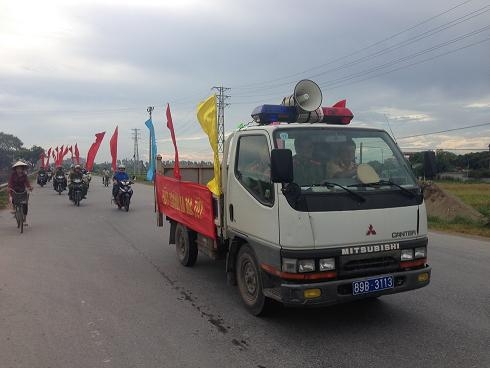 Huyện Đoàn Tiên Lữ tuyên truyền lưu động về phòng chống ma túy