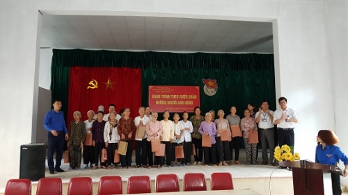 Huyện đoàn Tiên Lữ tổ chức thăm tặng quà nhân kỷ niệm 70 năm ngày thương binh, liệt sỹ