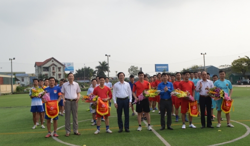 Chi đoàn Tỉnh đoàn giao hữu bóng đá tại Văn Lâm Chào mừng kỷ niệm 87 năm Ngày thành lập Đoàn, 72 năm ngày Thể thao Việt Nam