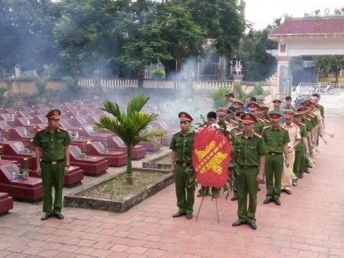Đoàn Thanh niên Công an huyện Ân Thi ra quân hành quân xanh