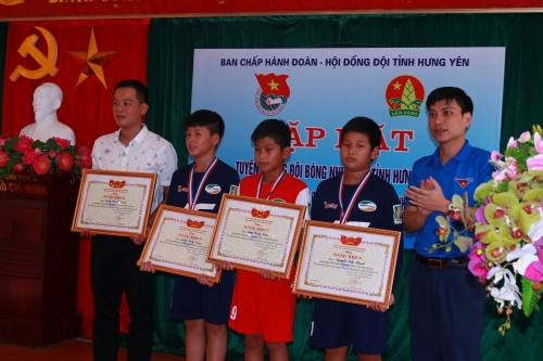 Tỉnh đoàn gặp mặt tuyên dương đội bóng đá nhi đồng tỉnh Hưng Yên đoạt ngôi á quân giải bóng đá nhi đồng toàn quốc Cup Viettel năm 2018