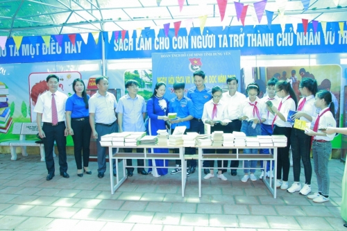 Tỉnh đoàn khánh thành 02 Công trình thanh niên cấp tỉnh Thư viện xanh tại trường THCS Tân Quang (Văn Lâm) và THCS Phụng Công (Văn Giang)