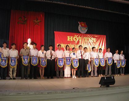 Hưng Yên: Tỉnh đoàn tổ chức Hội thi olympíc Tiếng Anh khối các trường Đại học, Cao đẳng và Liên hoan tiếng hát học sinh THPT năm 2009.
