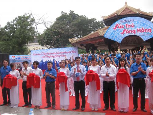 Đoàn đại biểu tỉnh ta tham gia Liên hoan thanh niên tiên tiến làm theo lời Bác Cụm Đồng bằng Sông Hồng